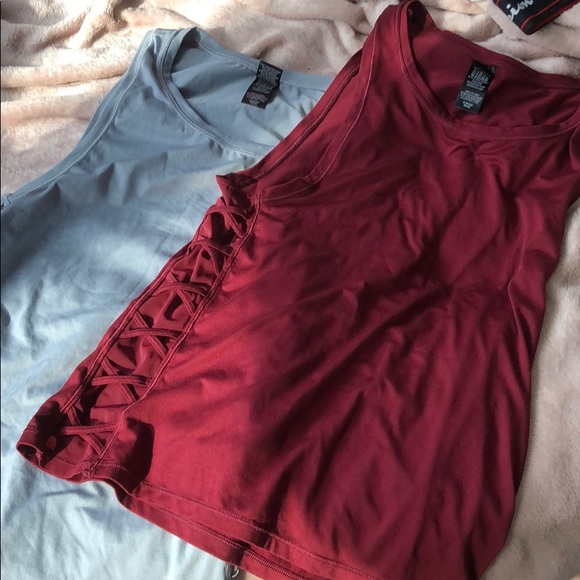 🖤❤️ VS workout tank tops - Picture 1 of 4